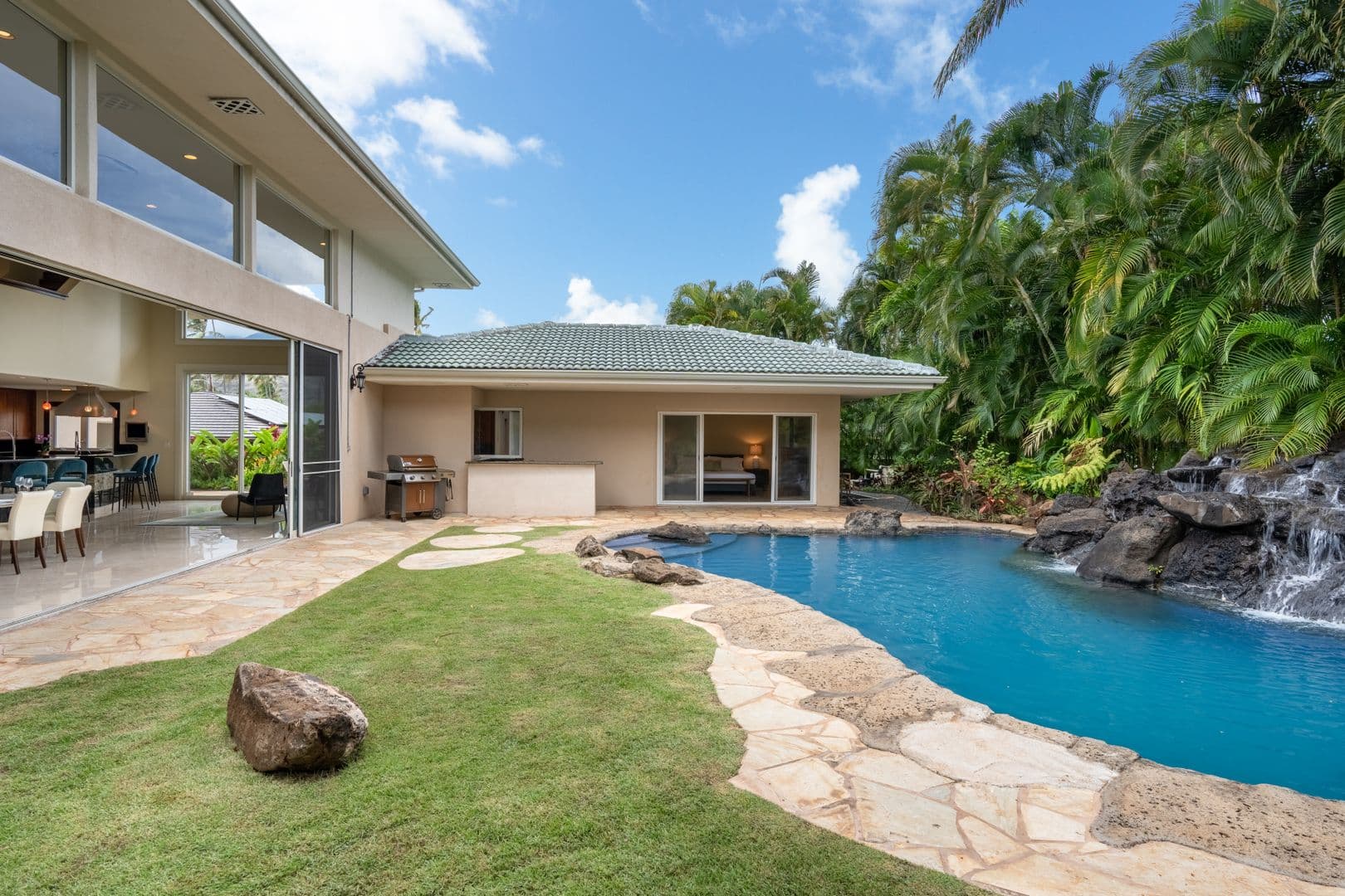 Honolulu House: 260 Portlock Rd.