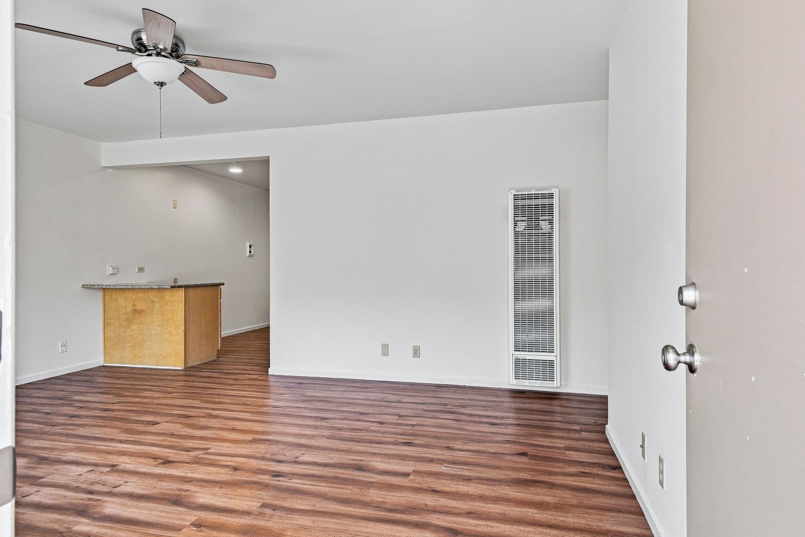 Burbank Apartment: 459 East Palm Ave.