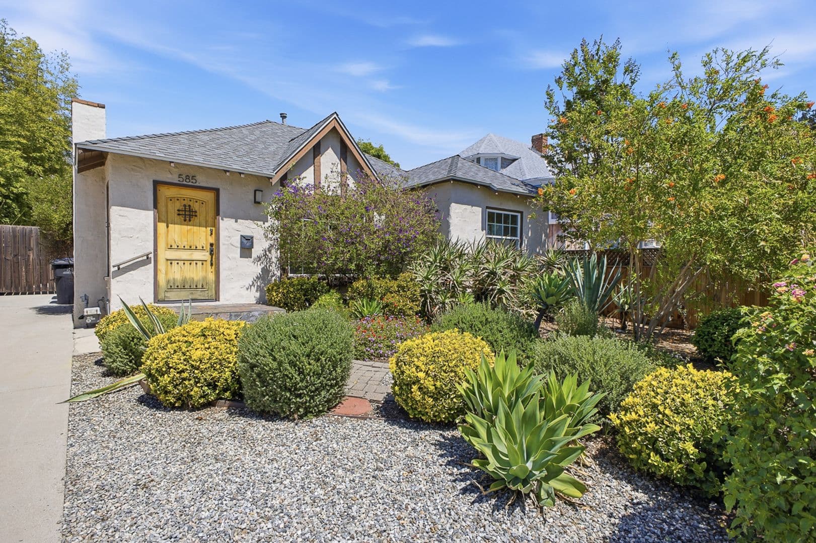 Altadena House: 585 W. Calaveras St