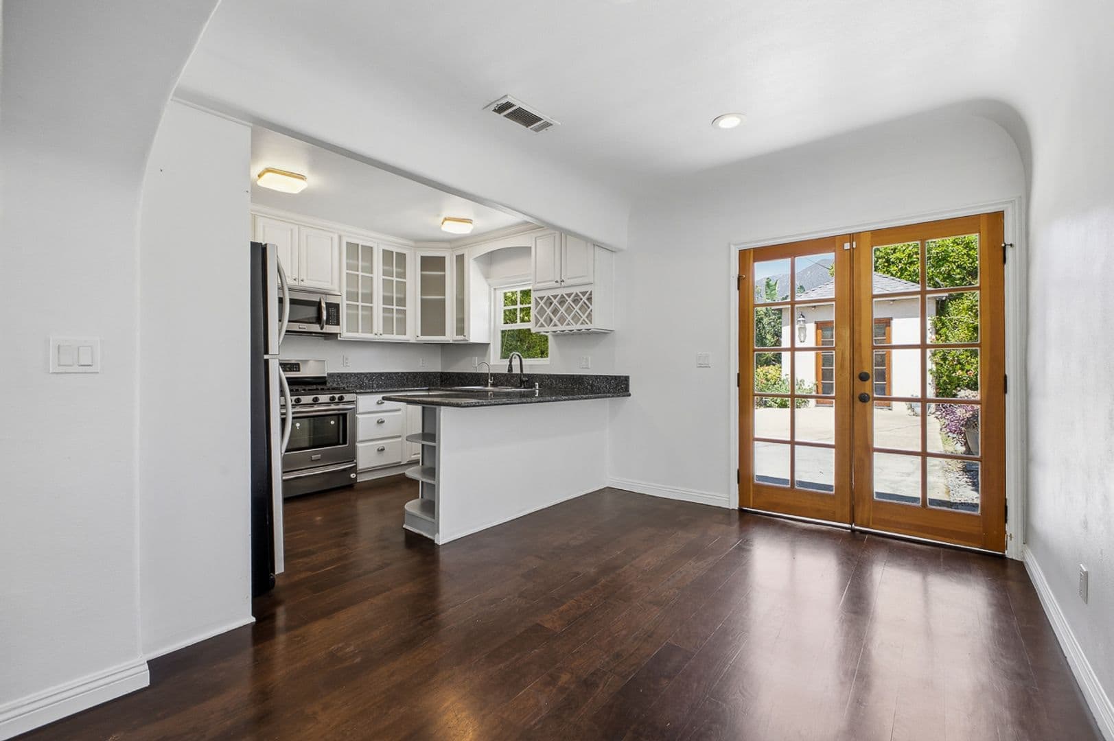 Altadena House: 585 W. Calaveras St