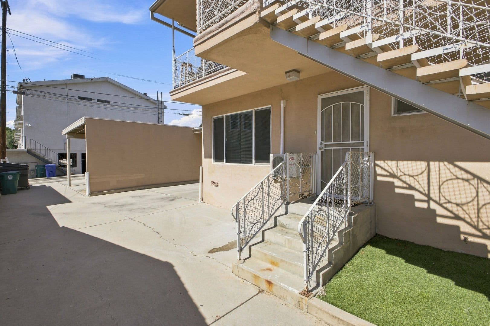 Burbank Apartment: 459 East Palm Ave.