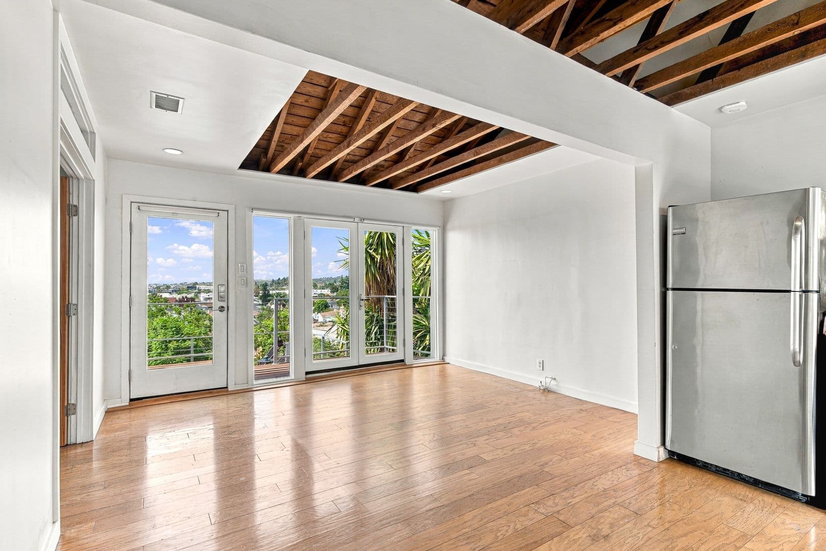 Los Angeles House: 1904 Boca Ave