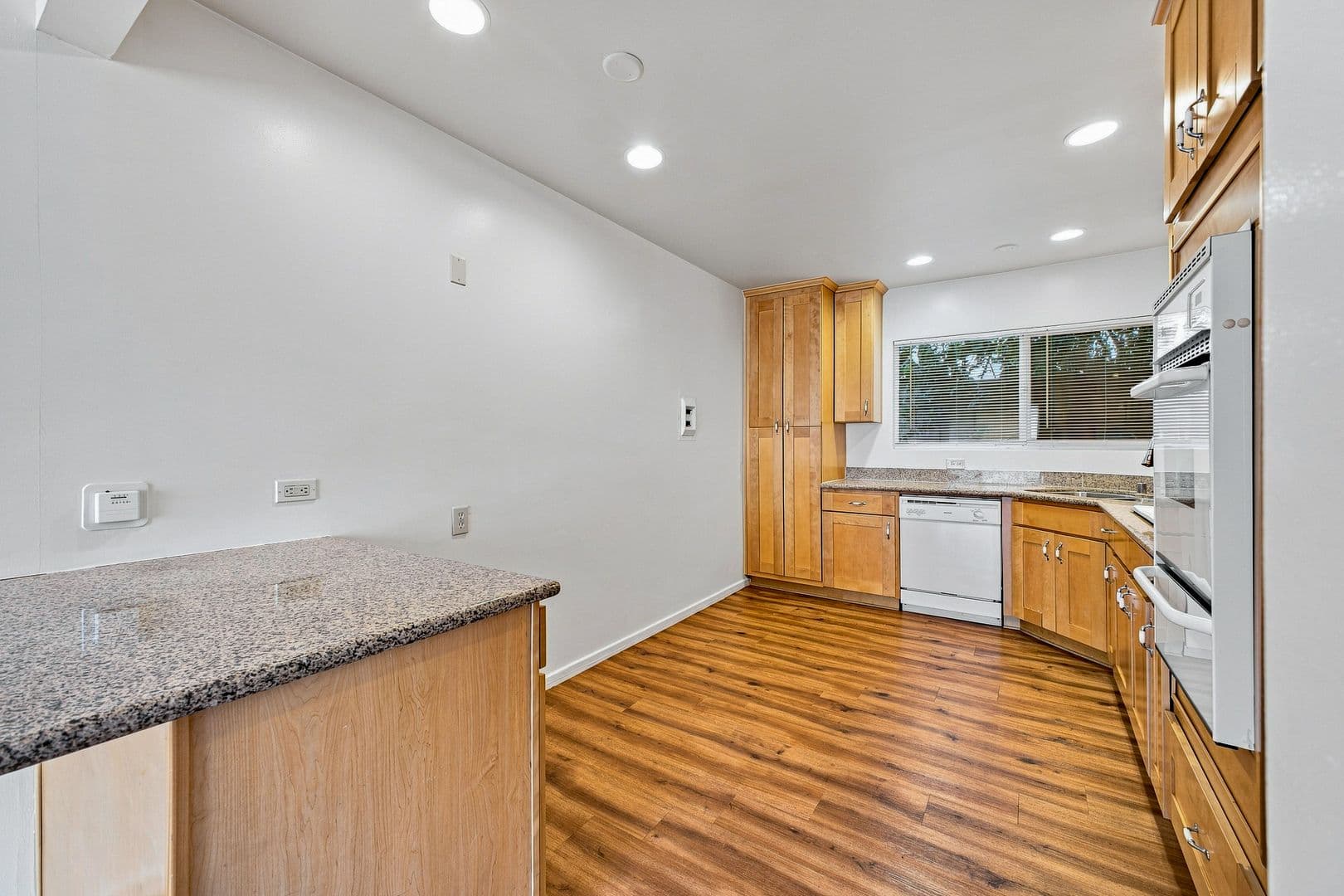 Burbank Apartment: 459 East Palm Ave.