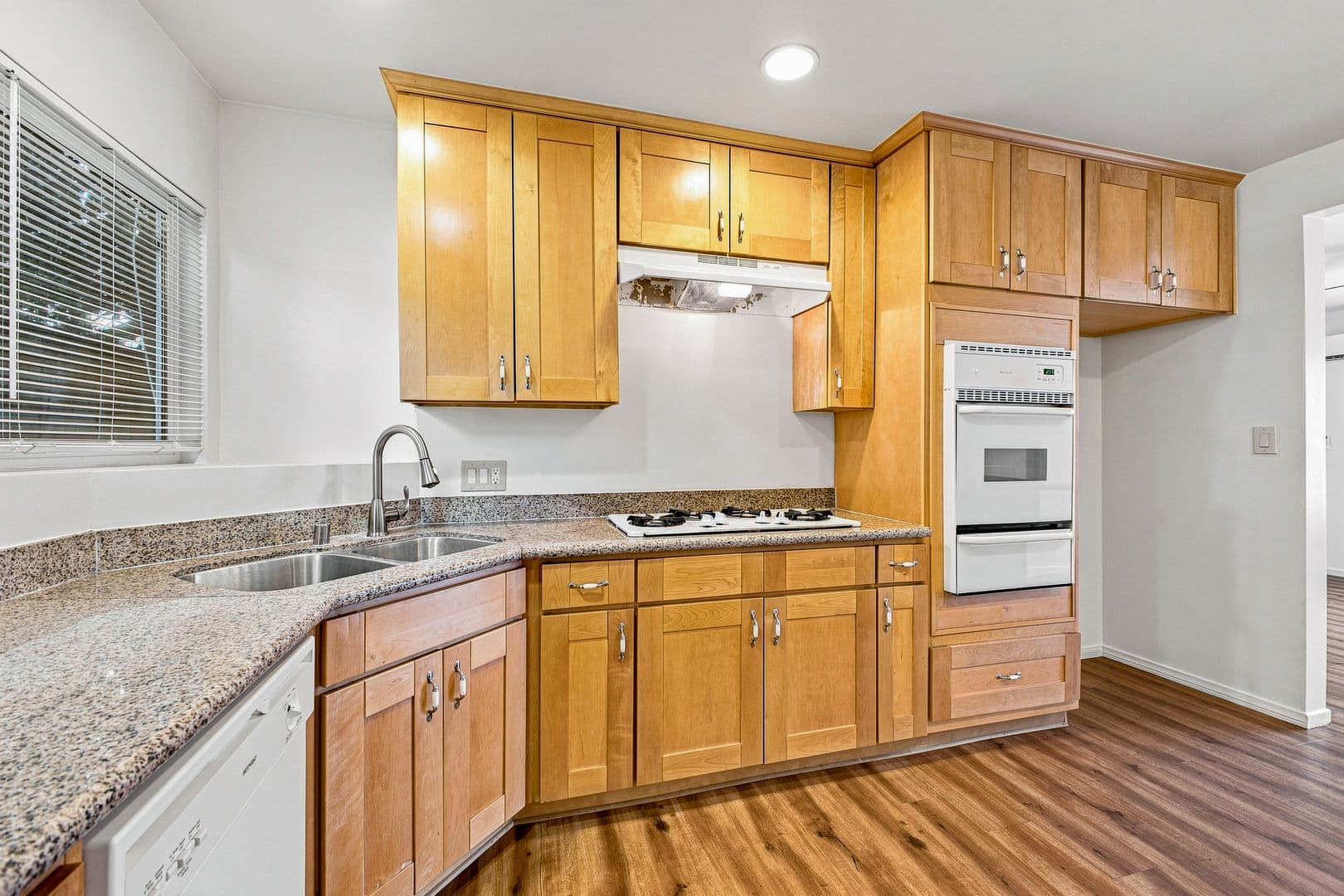 Burbank Apartment: 459 East Palm Ave.