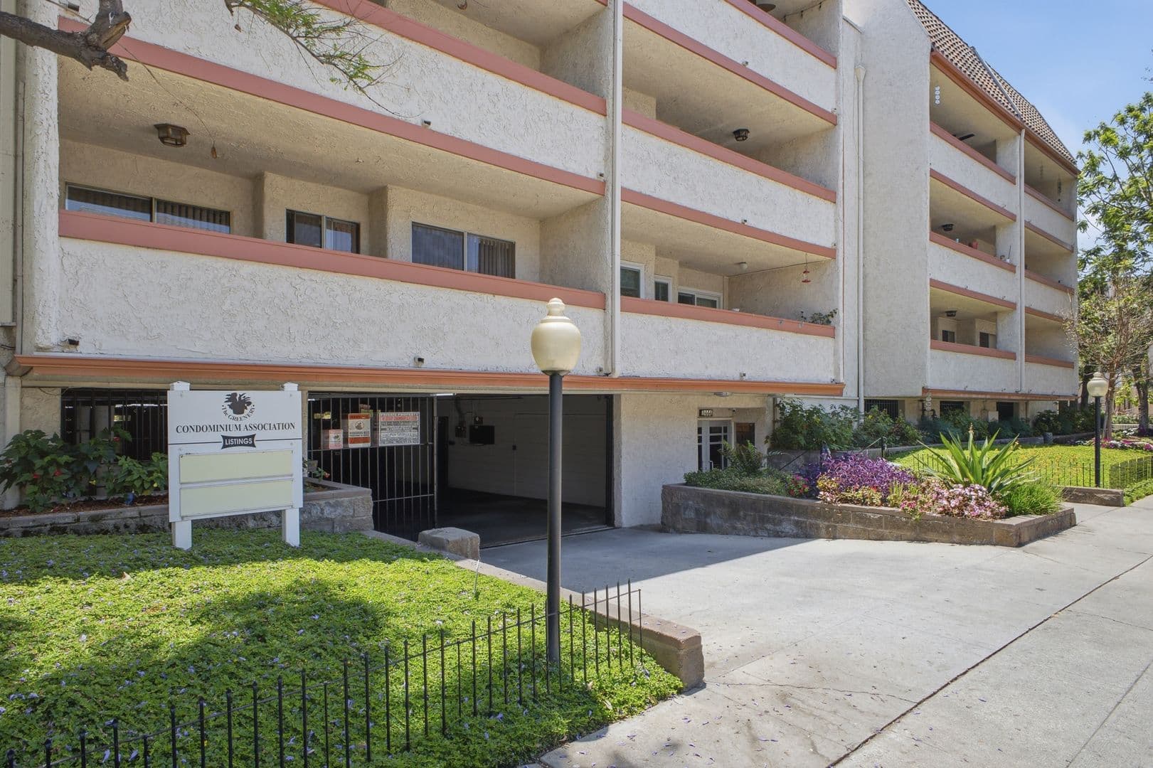 Pasadena Condo: 2444 E. Del Mar Blvd