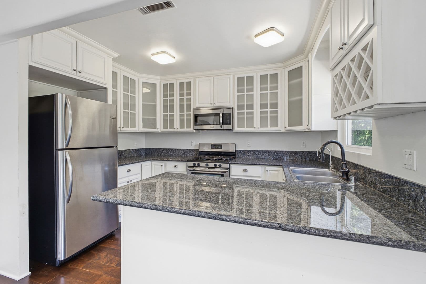 Altadena House: 585 W. Calaveras St