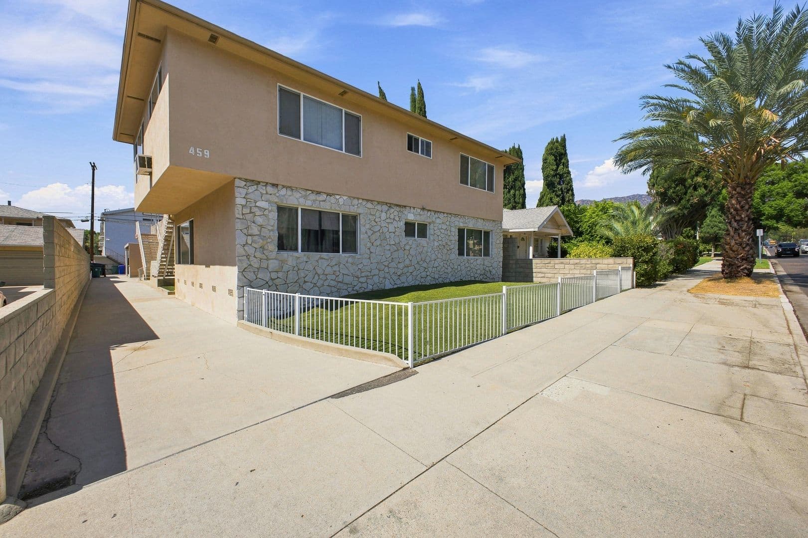 Burbank Apartment: 459 East Palm Ave.