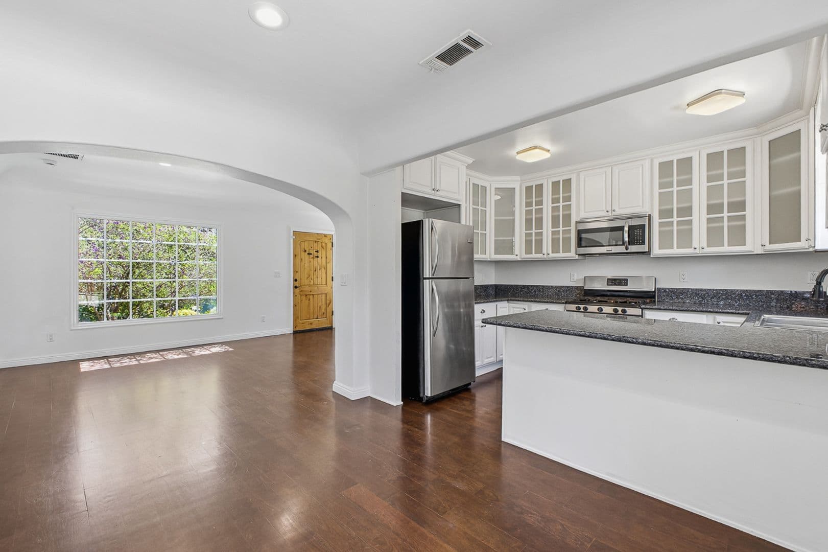 Altadena House: 585 W. Calaveras St