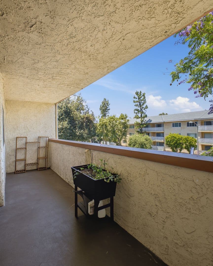 Pasadena Condo: 2444 E. Del Mar Blvd