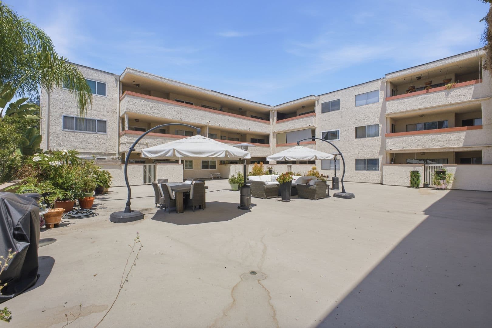 Pasadena Condo: 2444 E. Del Mar Blvd