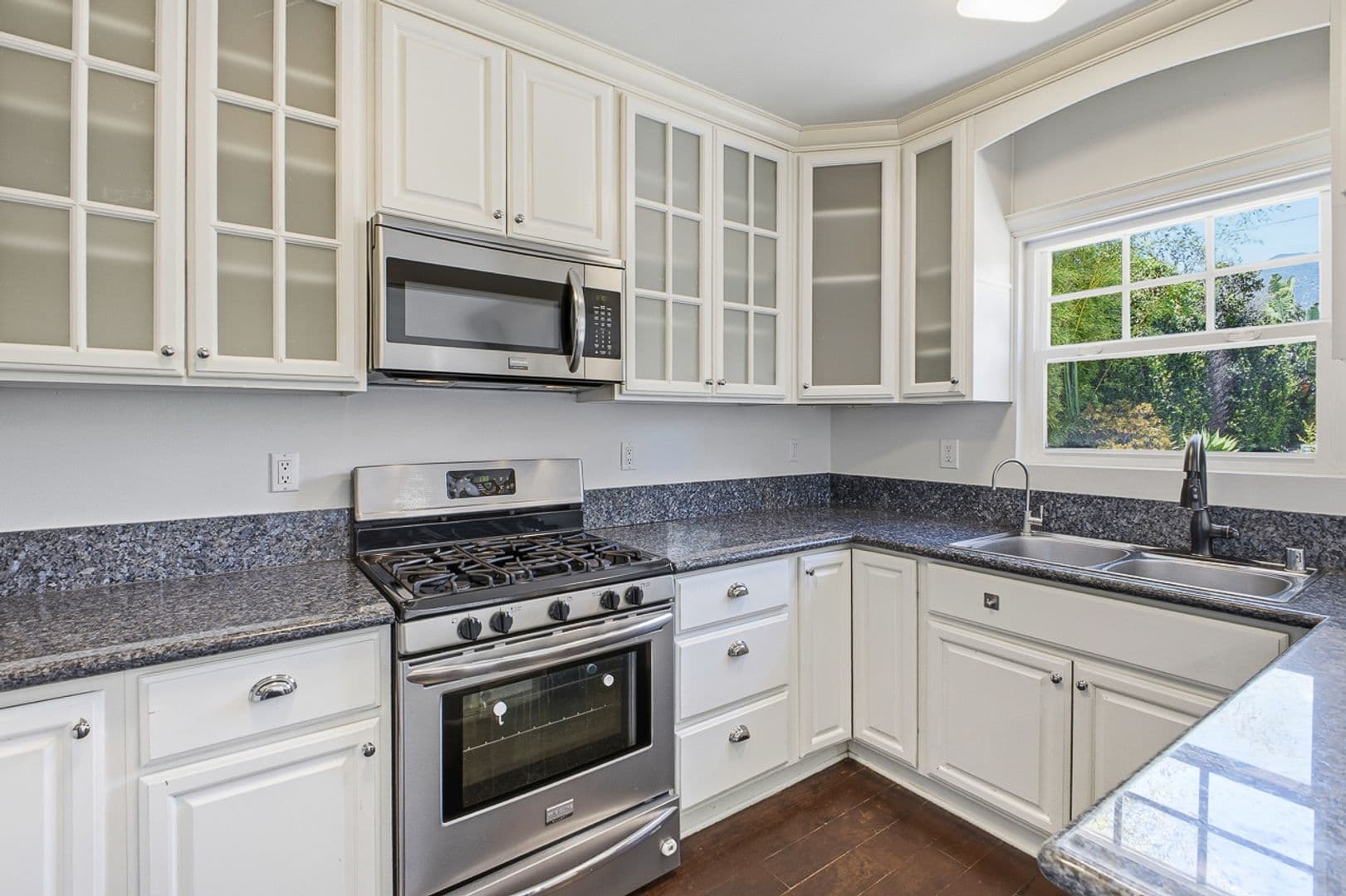 Altadena House: 585 W. Calaveras St