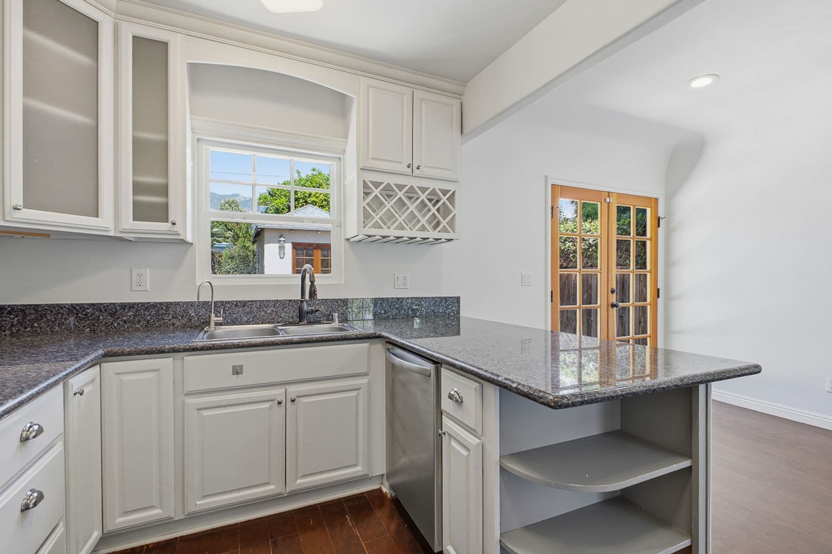 Altadena House: 585 W. Calaveras St