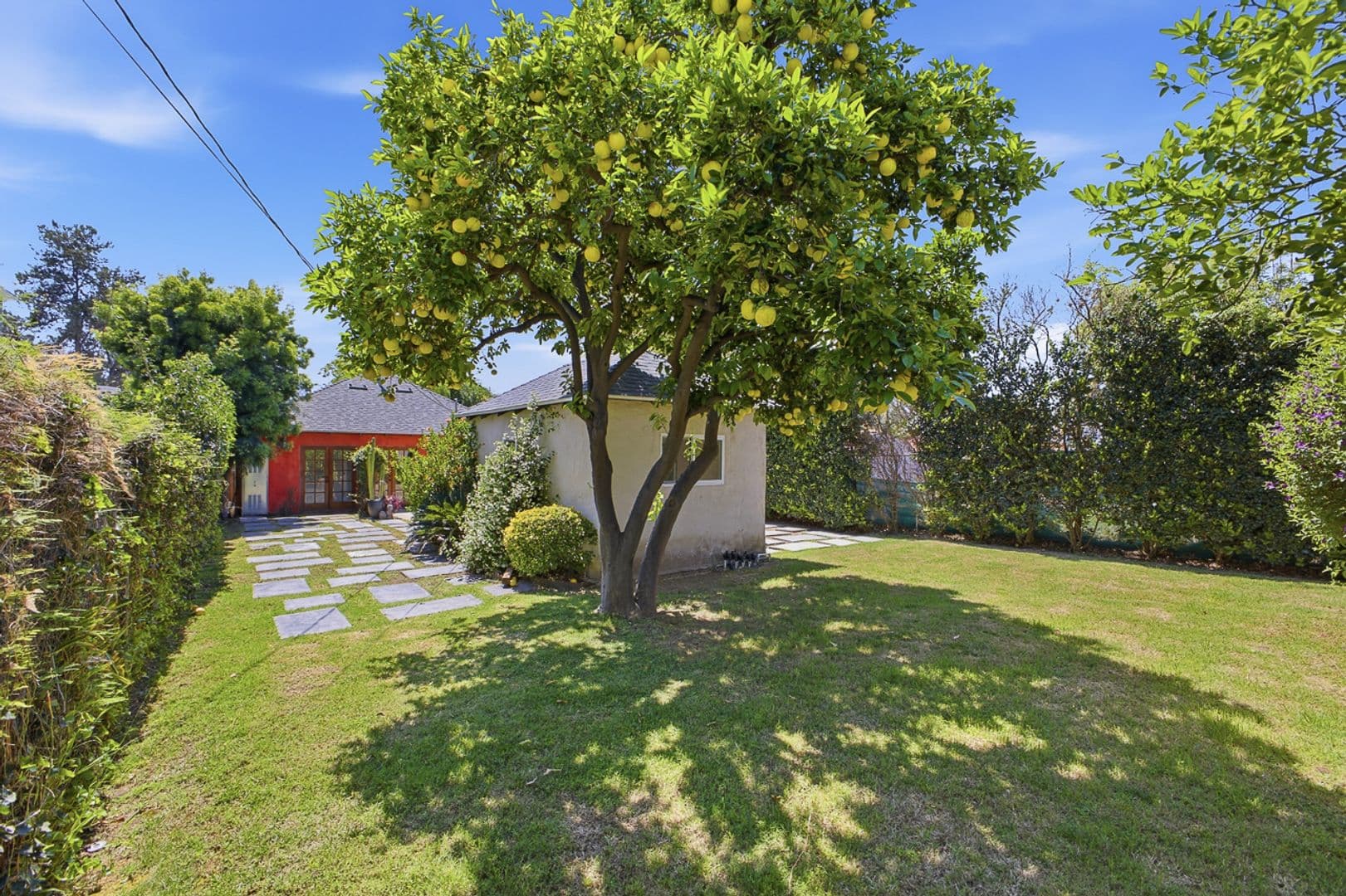 Altadena House: 585 W. Calaveras St