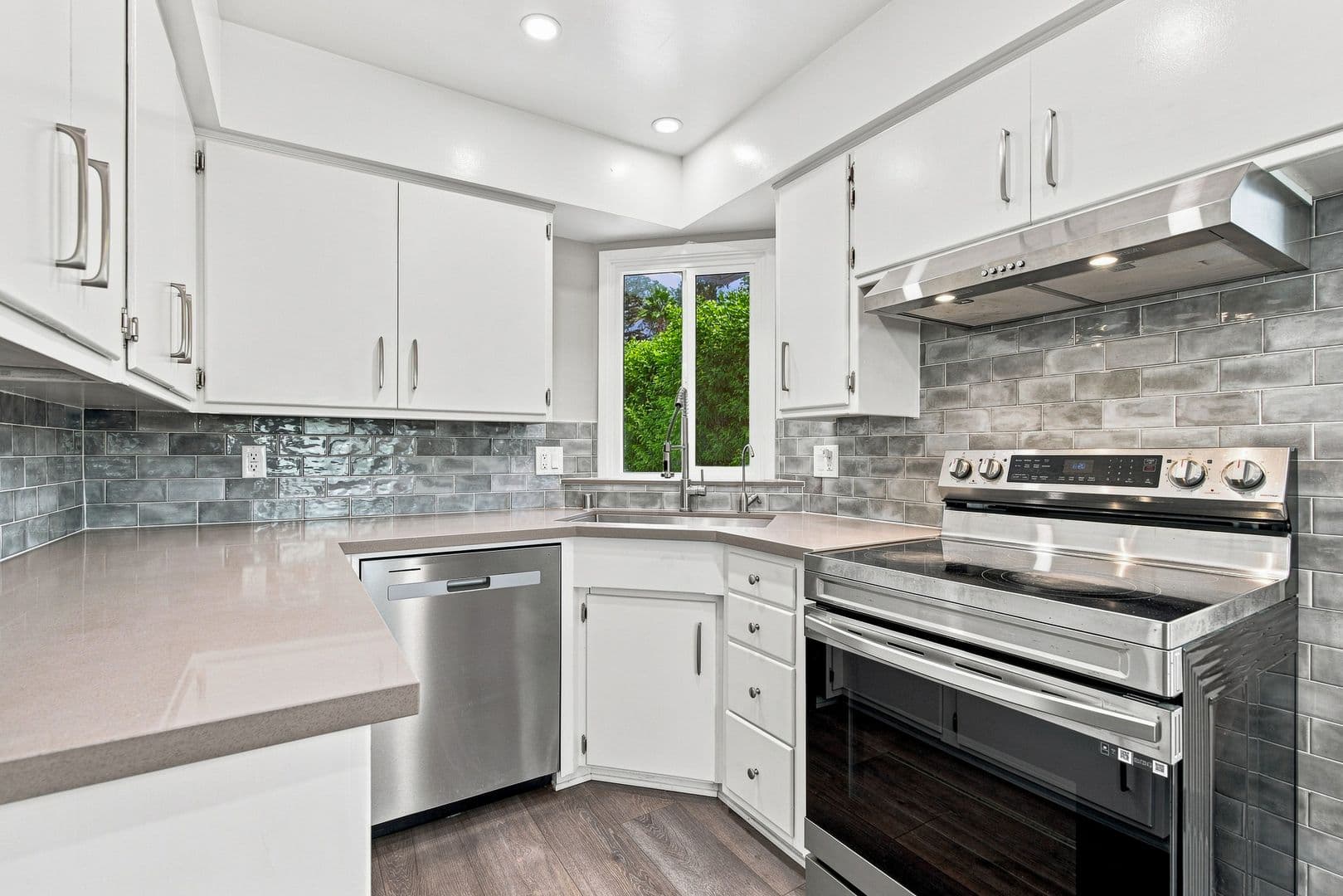 Sierra Madre Apartment: 259 - 261  Sturtevant Dr