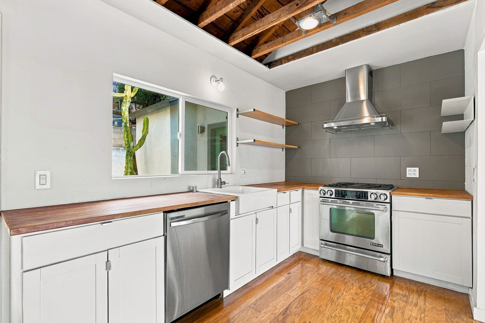 Los Angeles House: 1904 Boca Ave