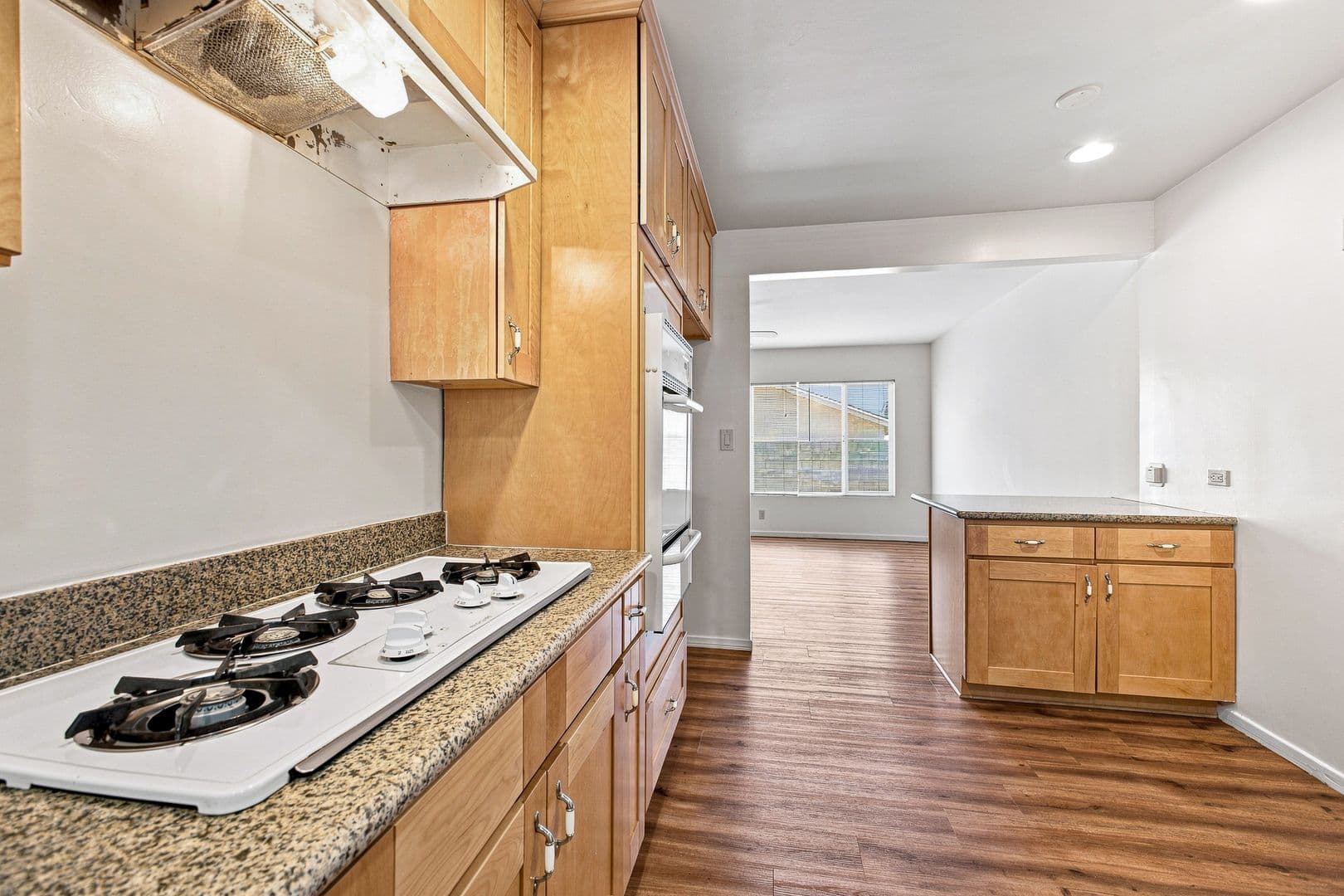 Burbank Apartment: 459 East Palm Ave.