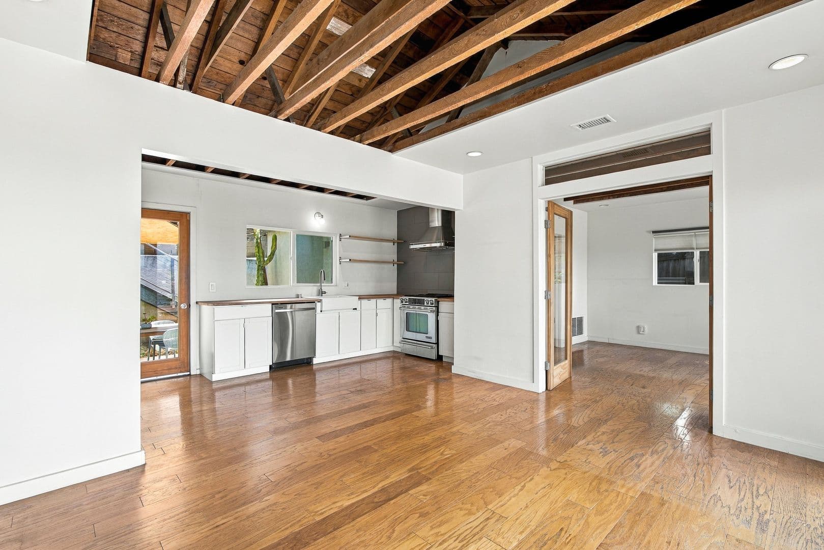 Los Angeles House: 1904 Boca Ave