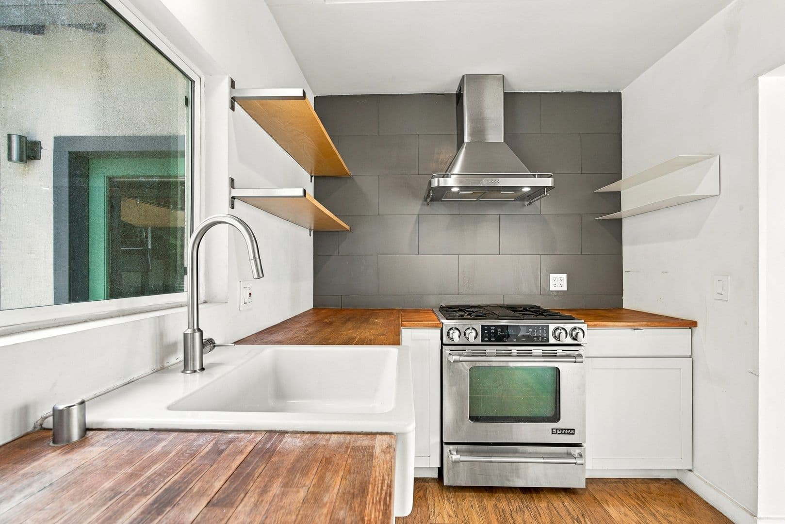 Los Angeles House: 1904 Boca Ave