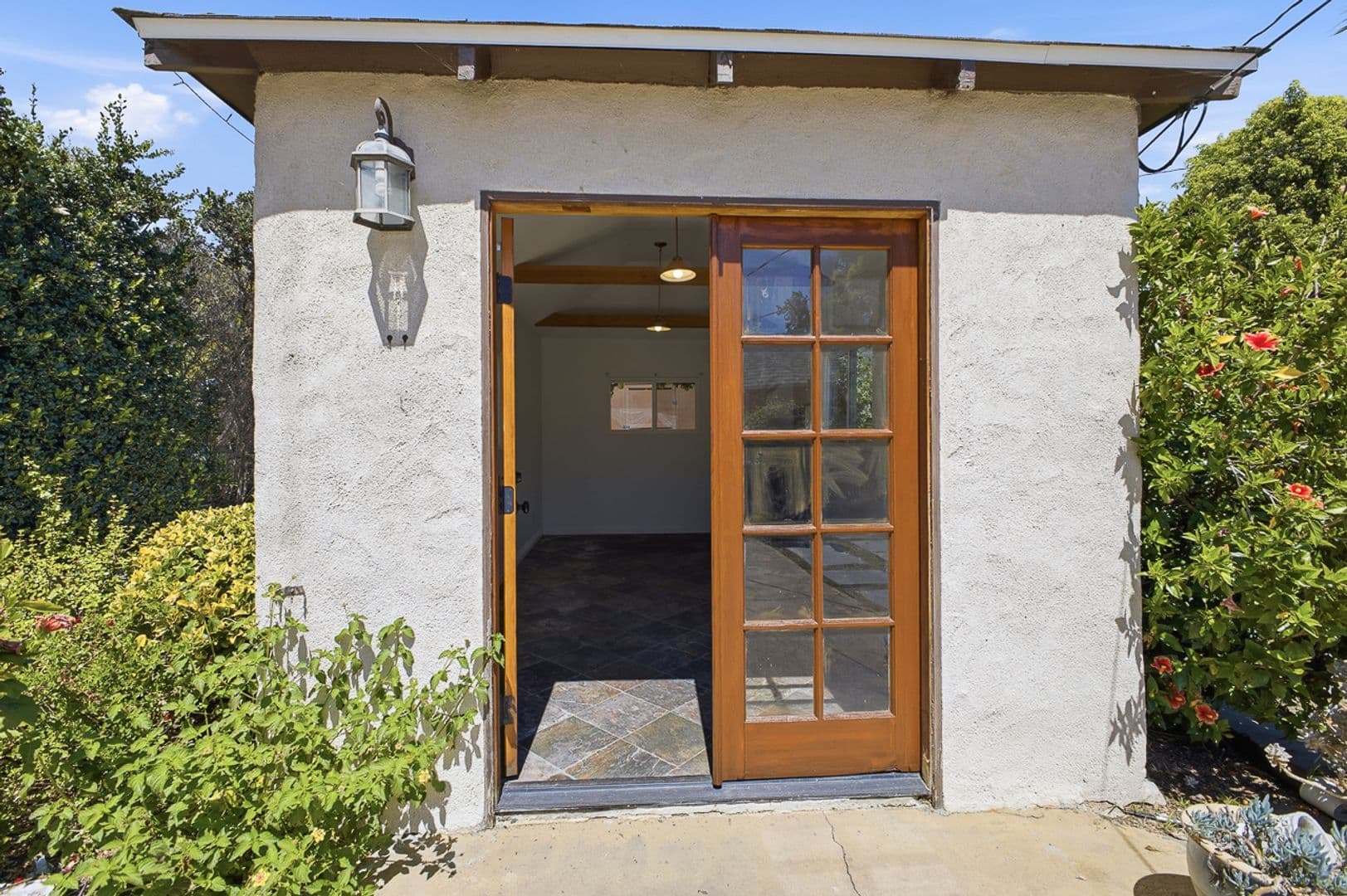 Altadena House: 585 W. Calaveras St