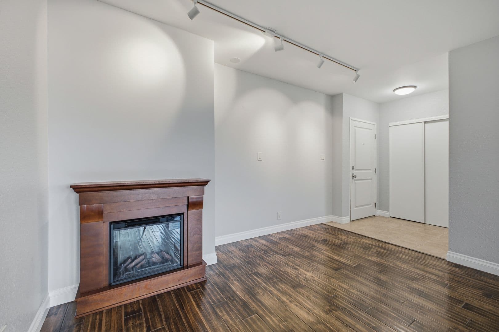 Pasadena Condo: 2444 E. Del Mar Blvd