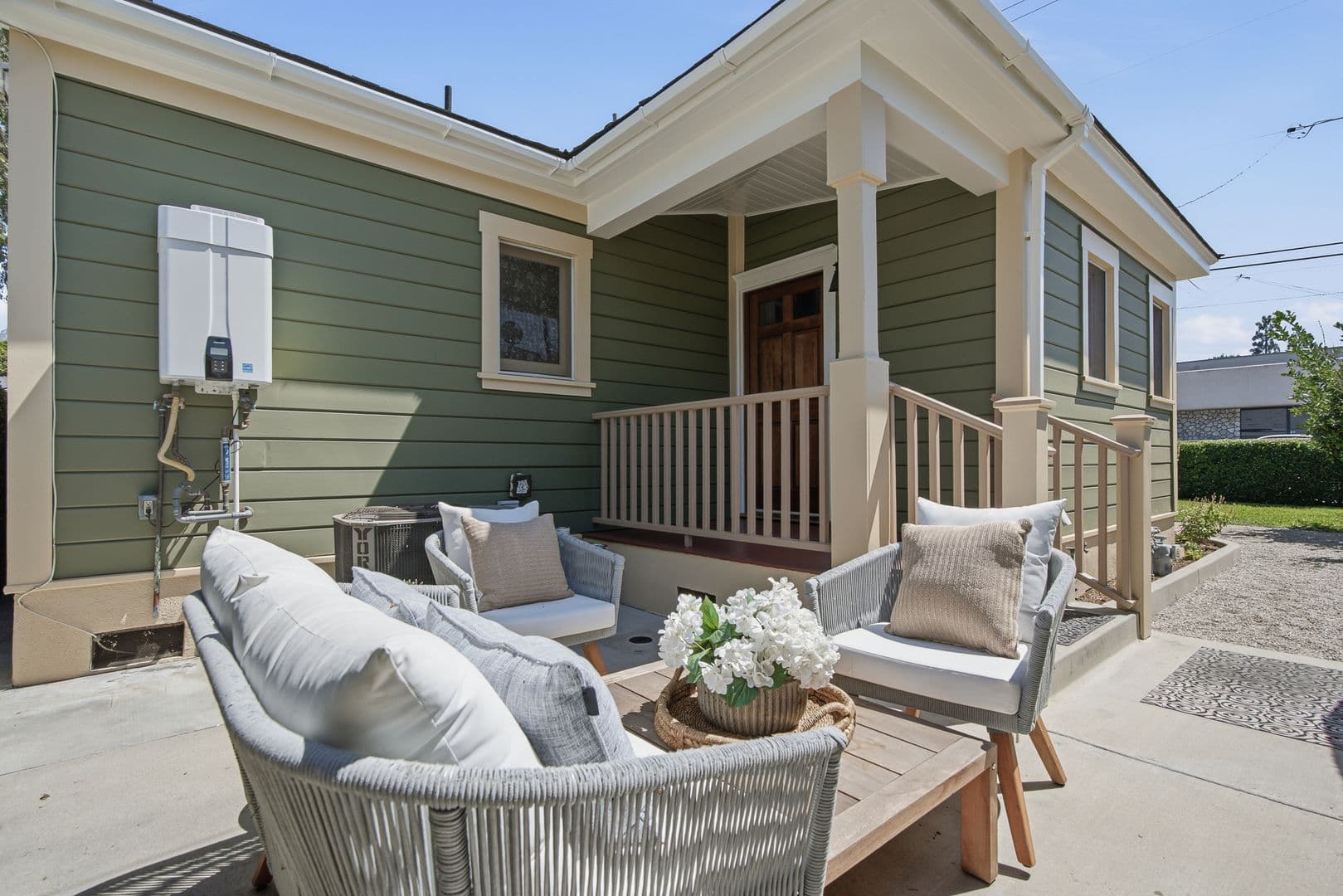Monrovia Apartment: 703 Primrose Ave
