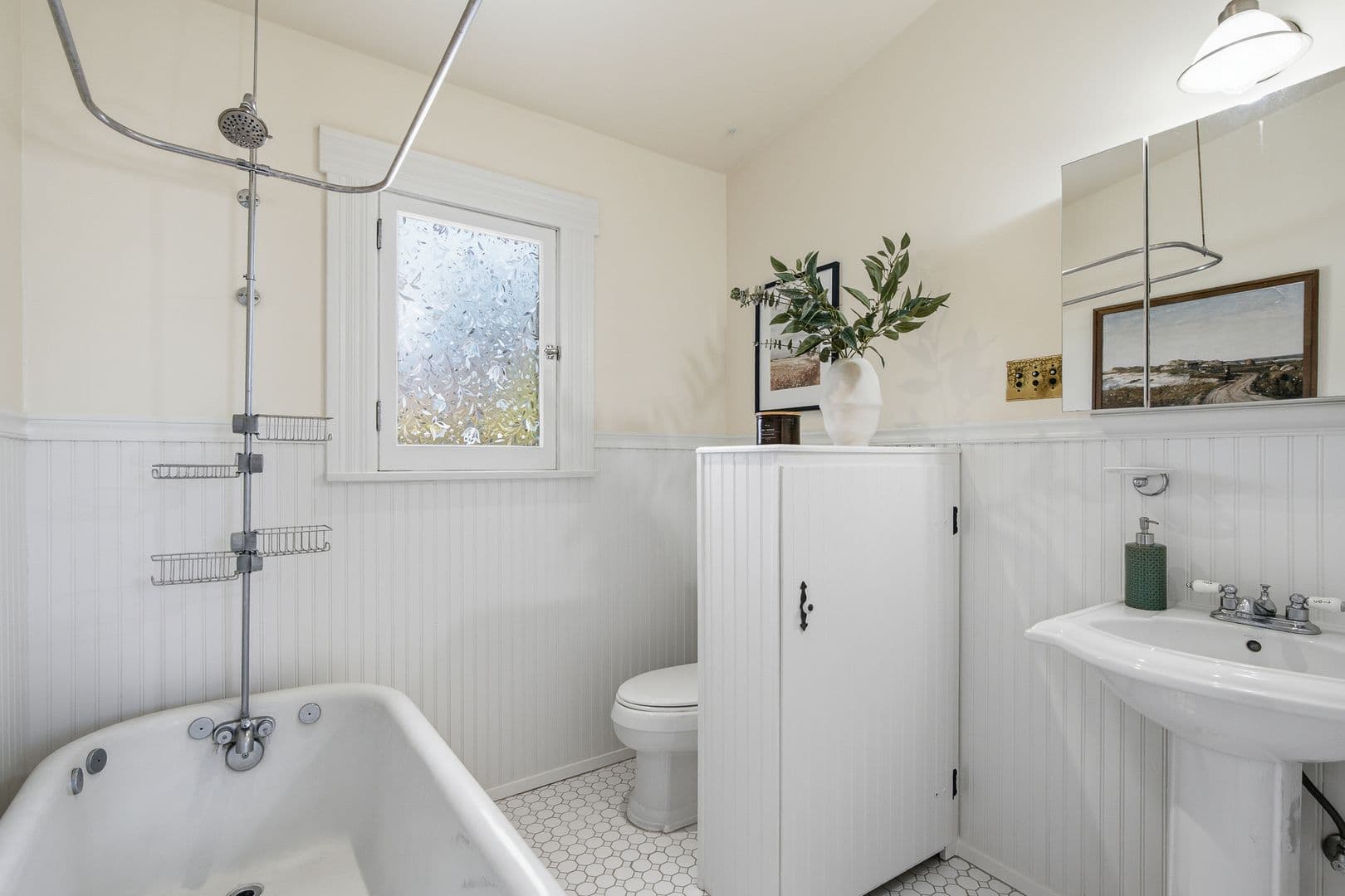 Monrovia Apartment: 703 Primrose Ave