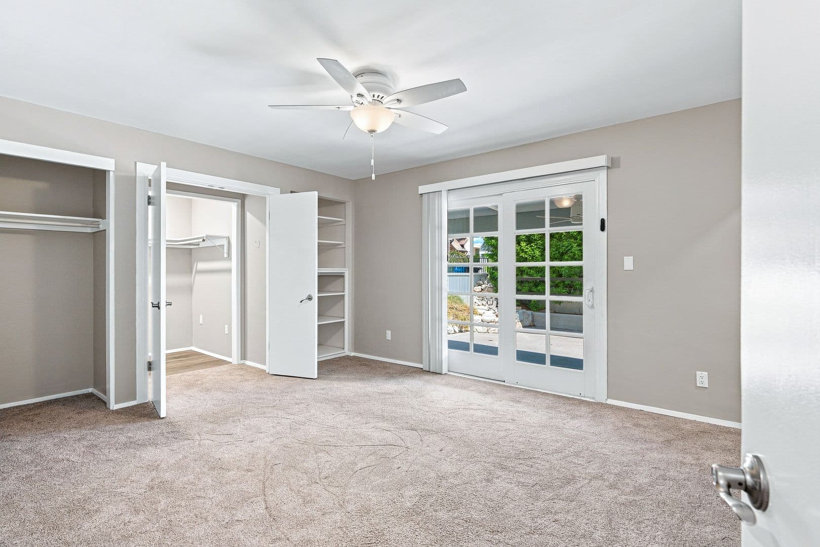 Sierra Madre Apartment: 259 - 261  Sturtevant Dr