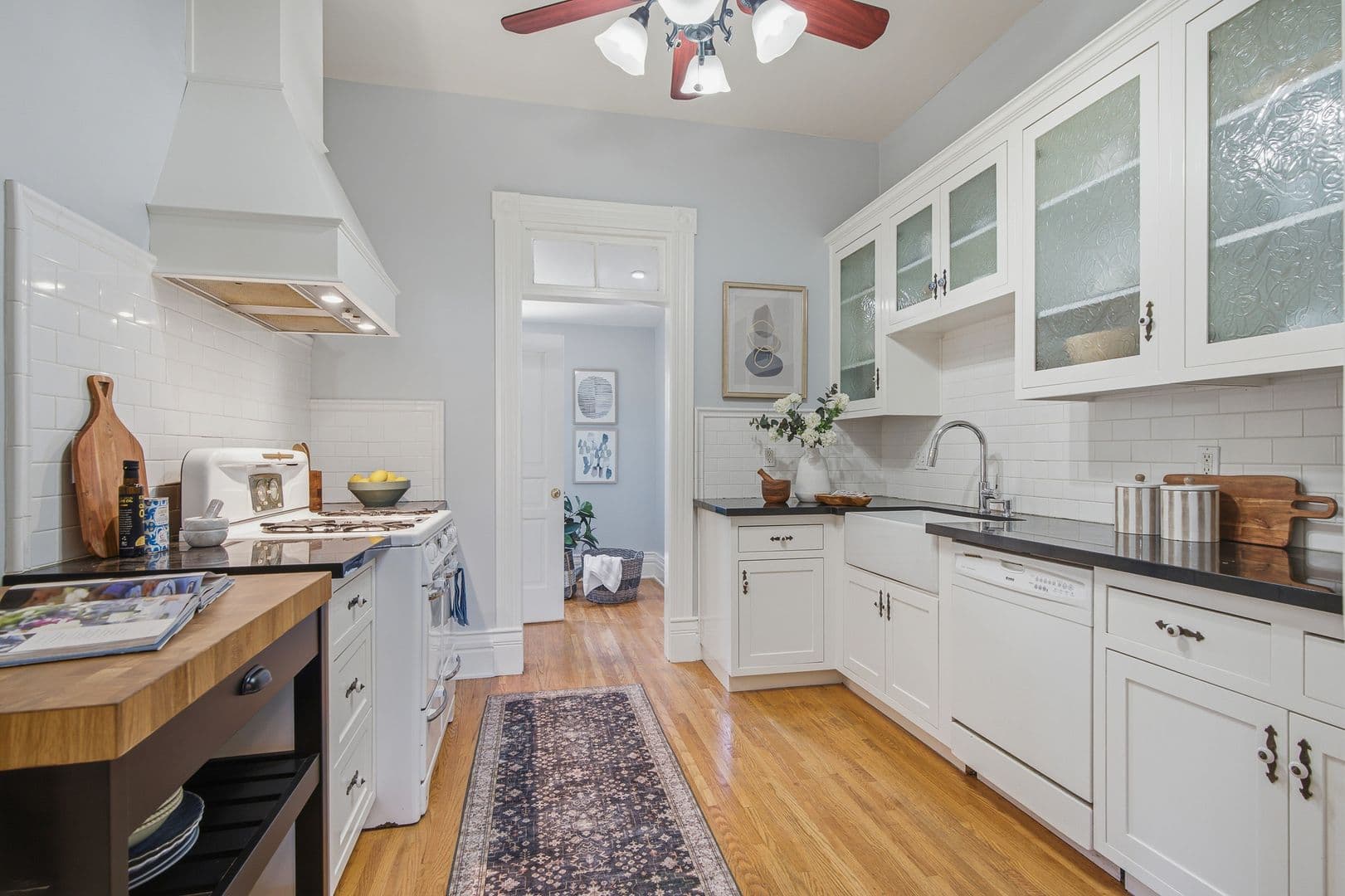 Monrovia Apartment: 703 Primrose Ave