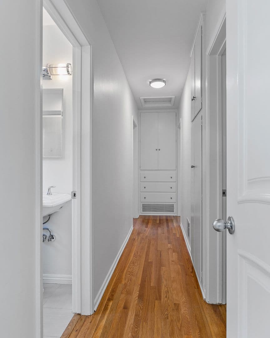 Pasadena House: 1325 Lomay Pl