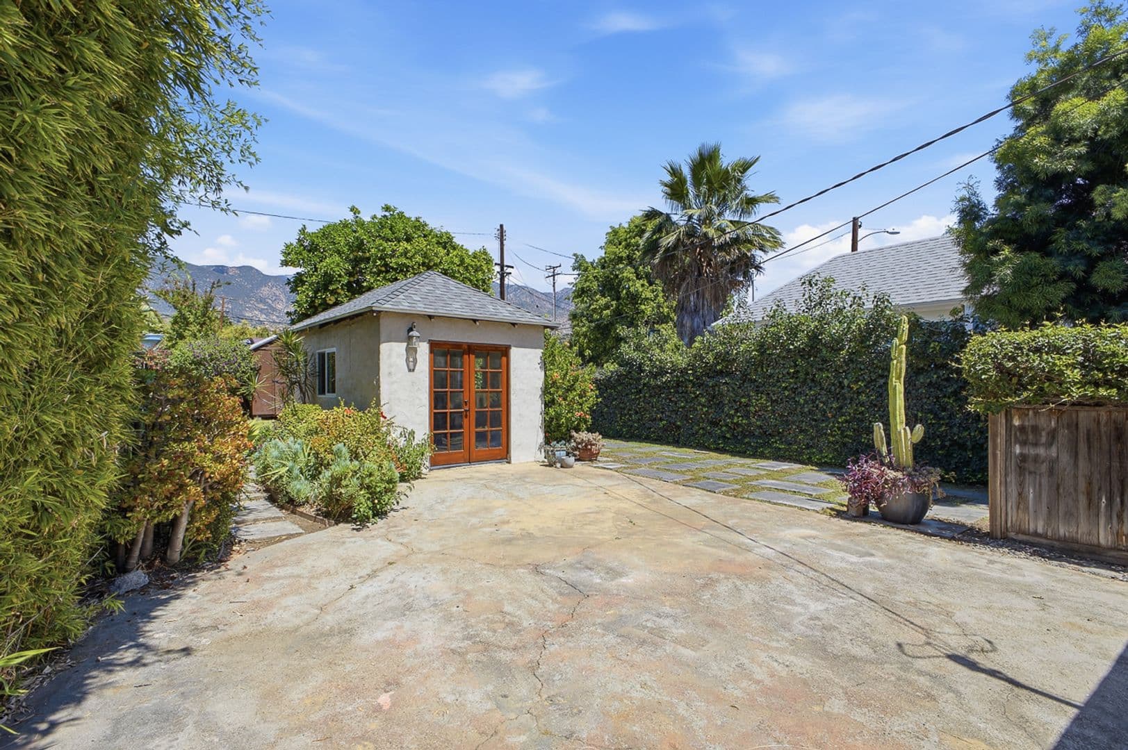 Altadena House: 585 W. Calaveras St