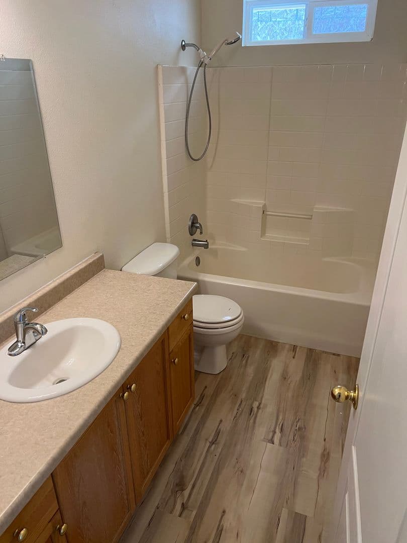 Nampa Apartment: 1307/1309 Holly St