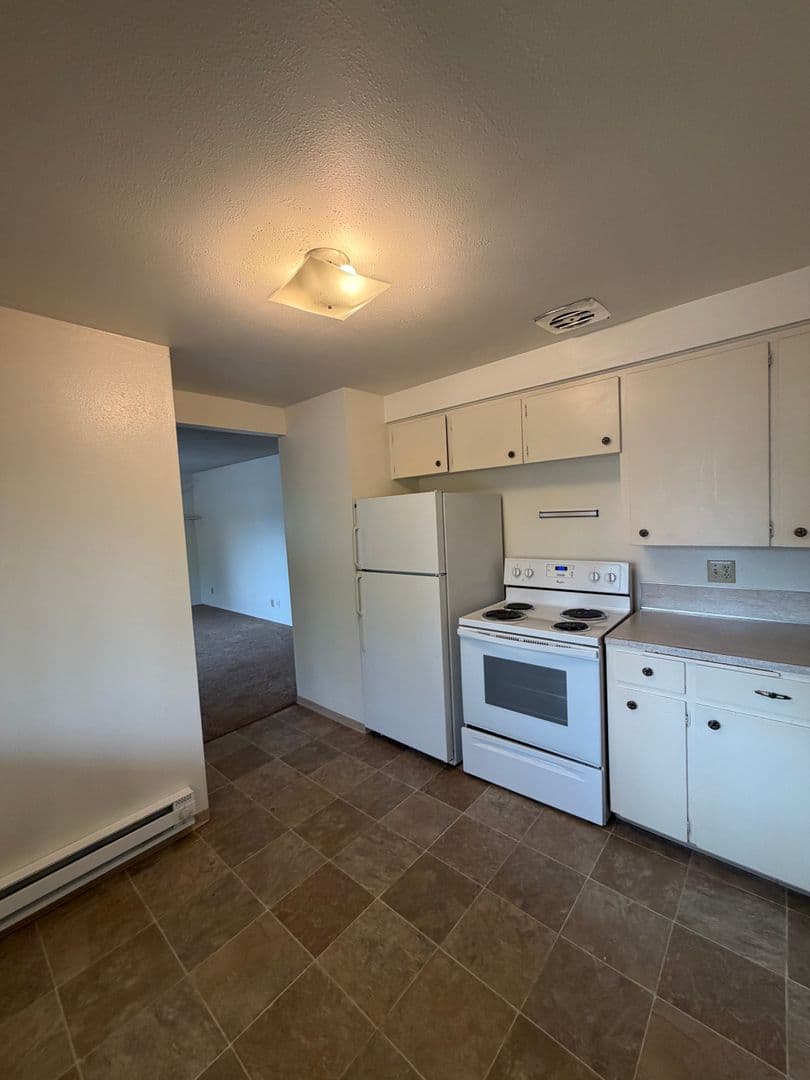 Boise Apartment: 1933-1939 W. Potter Dr.