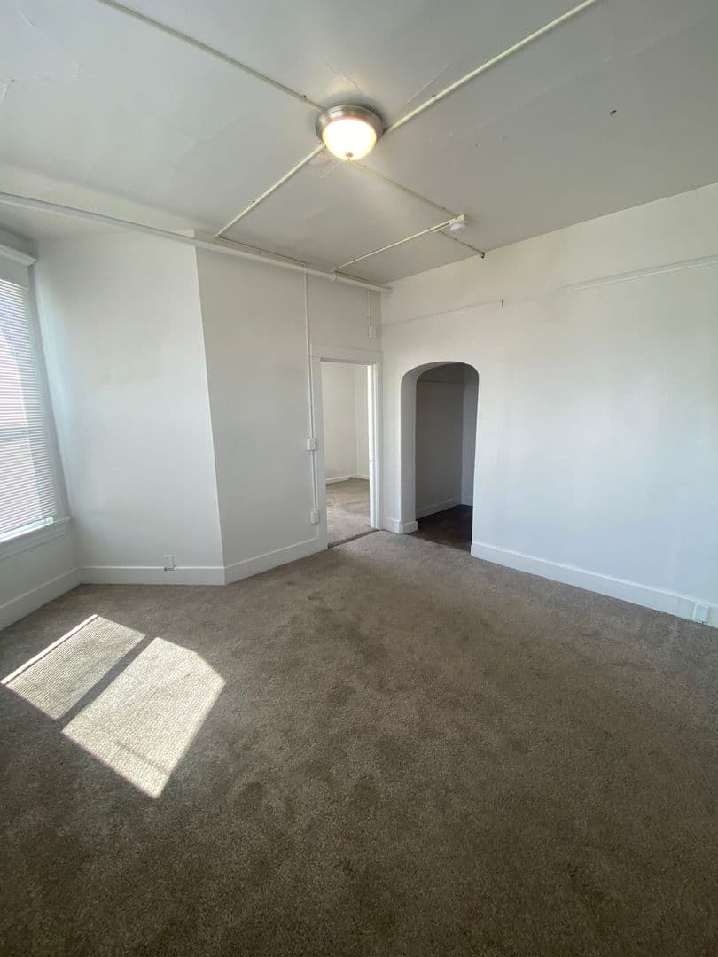 Caldwell Apartment: 321 Blaine St.