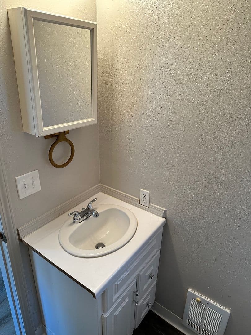 Nampa Apartment: 128 13th Ave N
