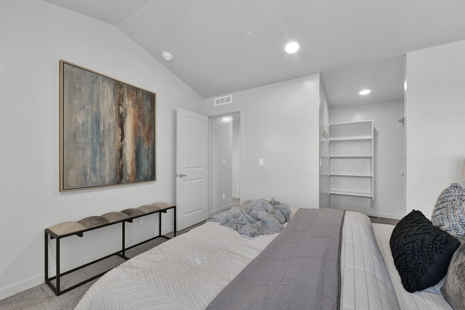 Meridian Apartment: 4077 S Lone Pine Way