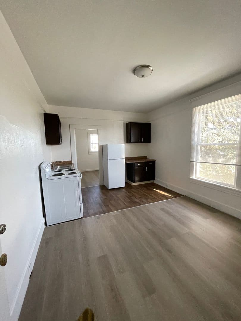 Caldwell Apartment: 321 Blaine St.