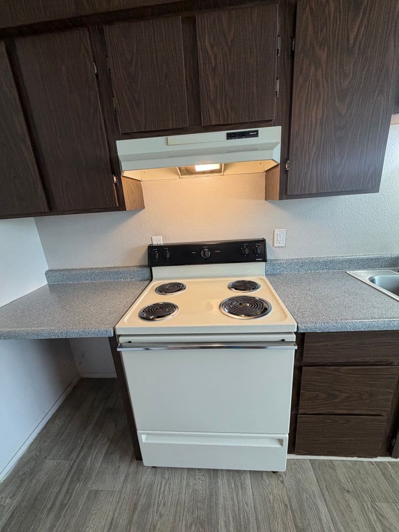 Nampa Apartment: 401 S Holly St