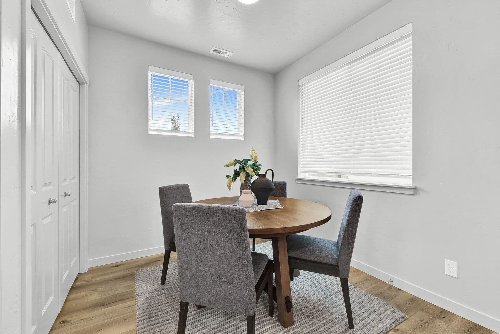 Meridian Apartment: 4077 S Lone Pine Way