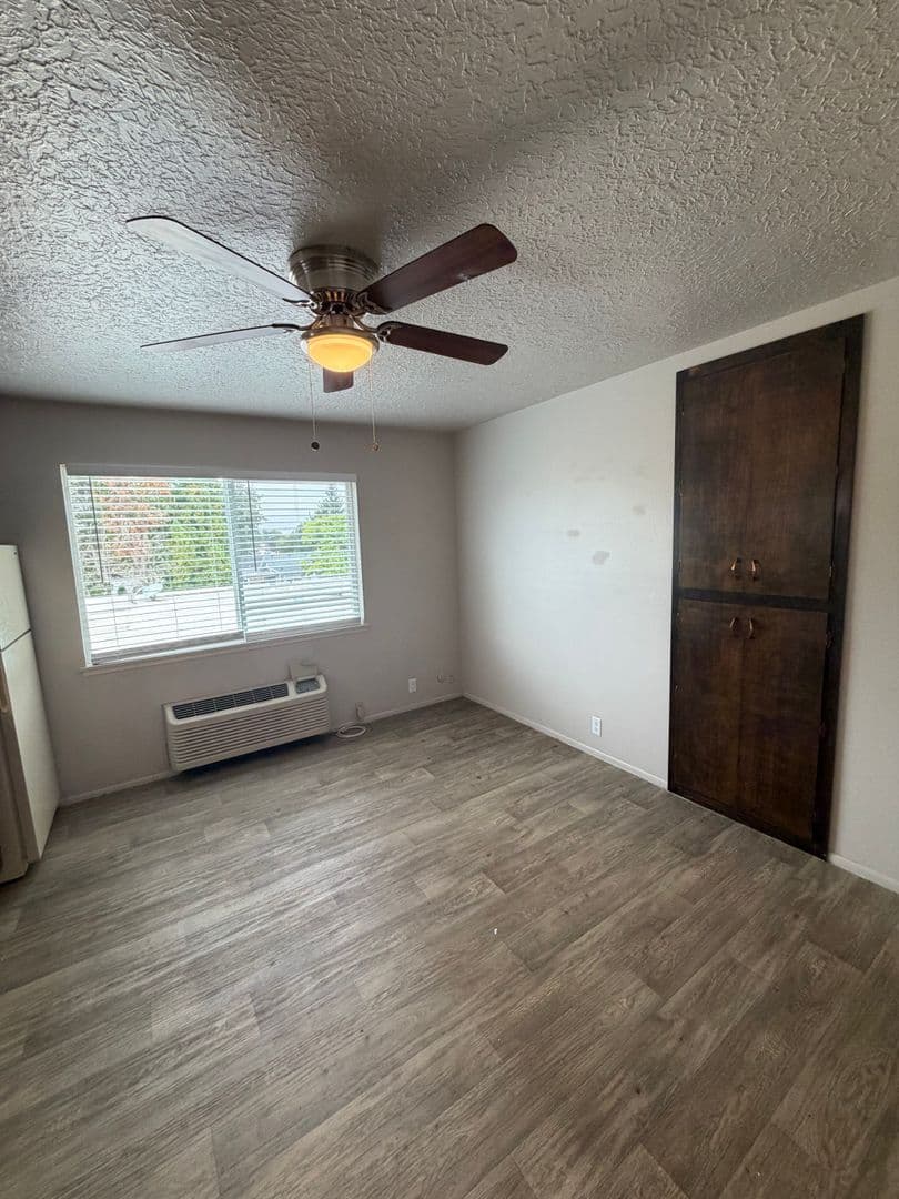 Nampa Apartment: 401 S Holly St