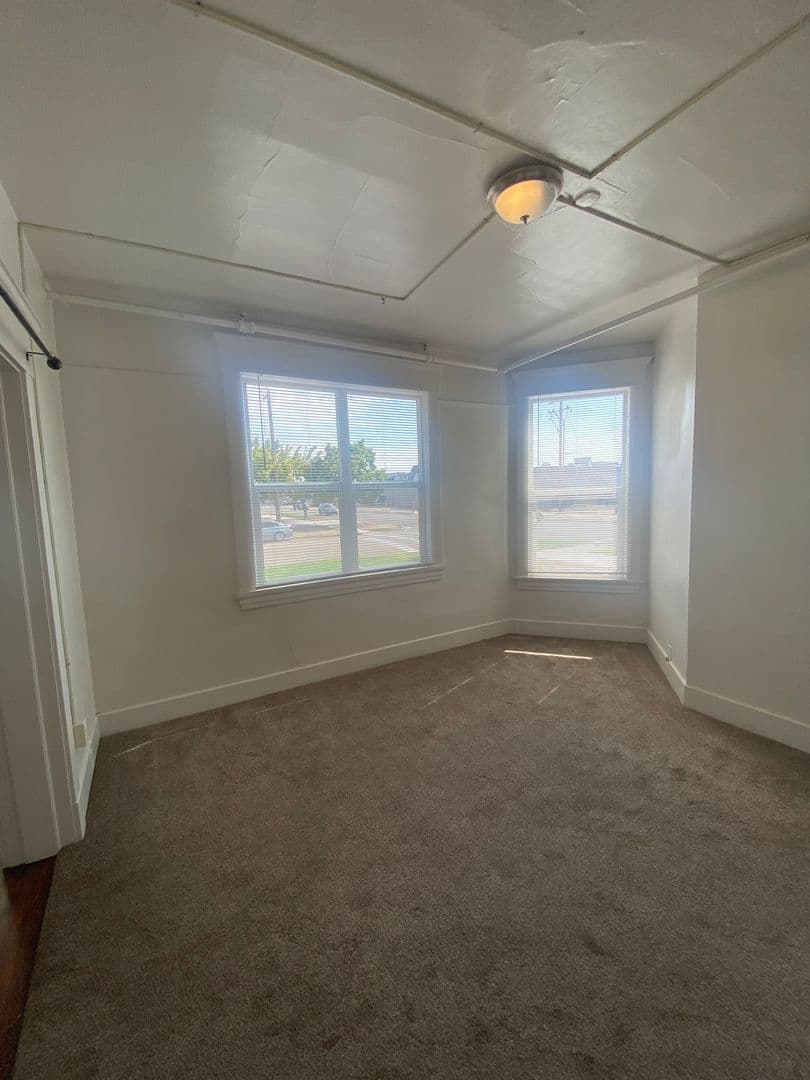Caldwell Apartment: 321 Blaine St.