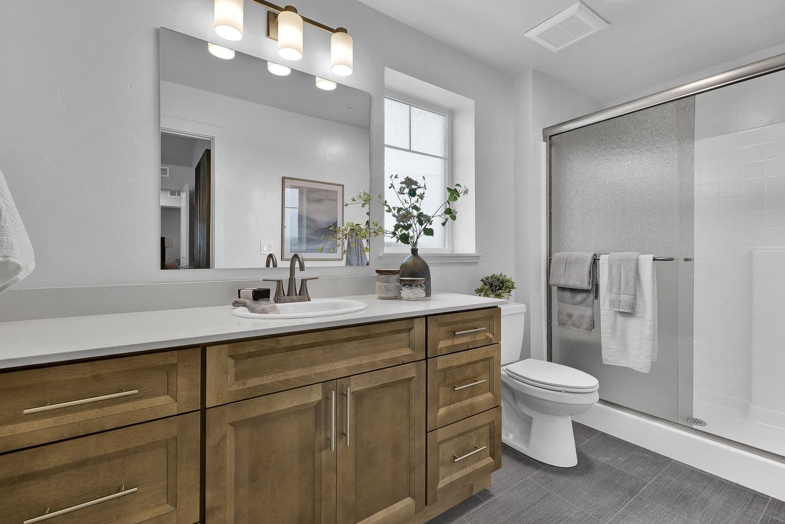 Meridian Apartment: 4077 S Lone Pine Way
