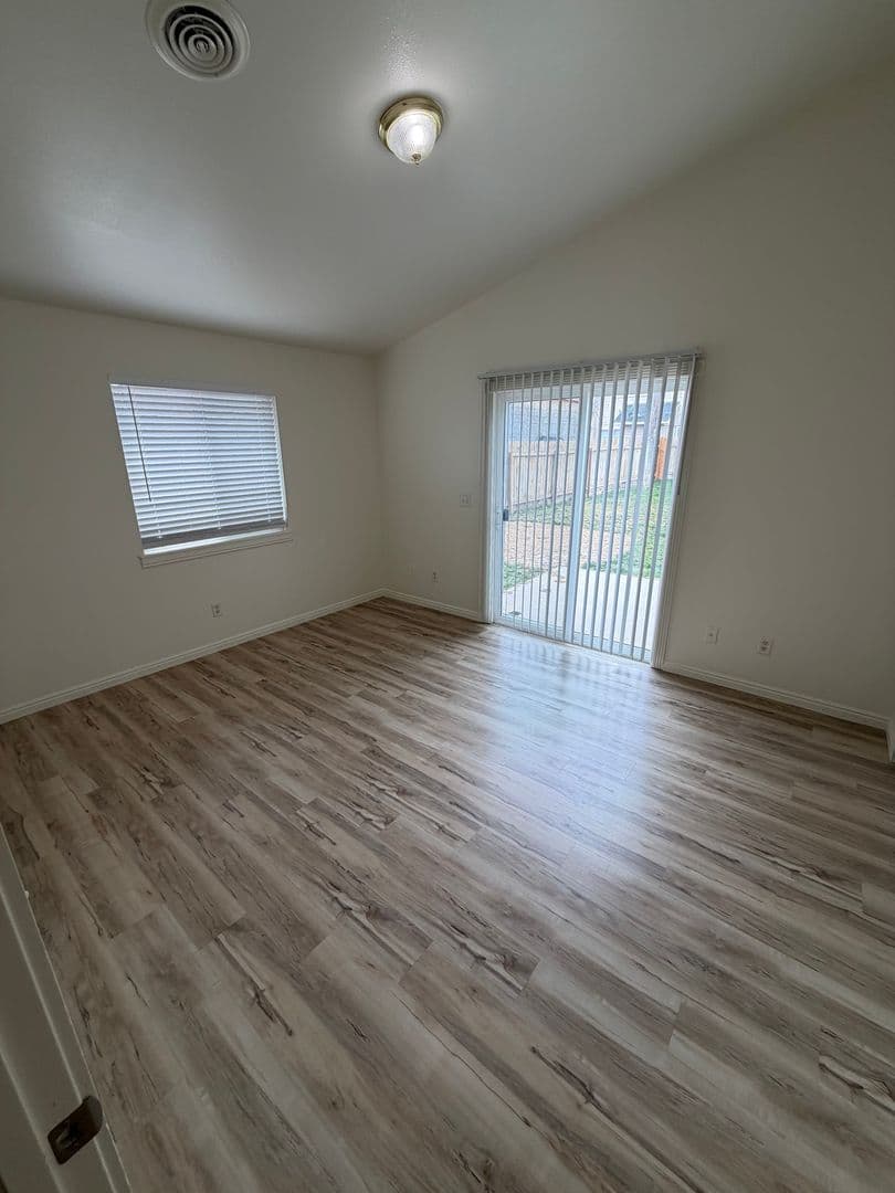 Nampa Apartment: 1307/1309 Holly St