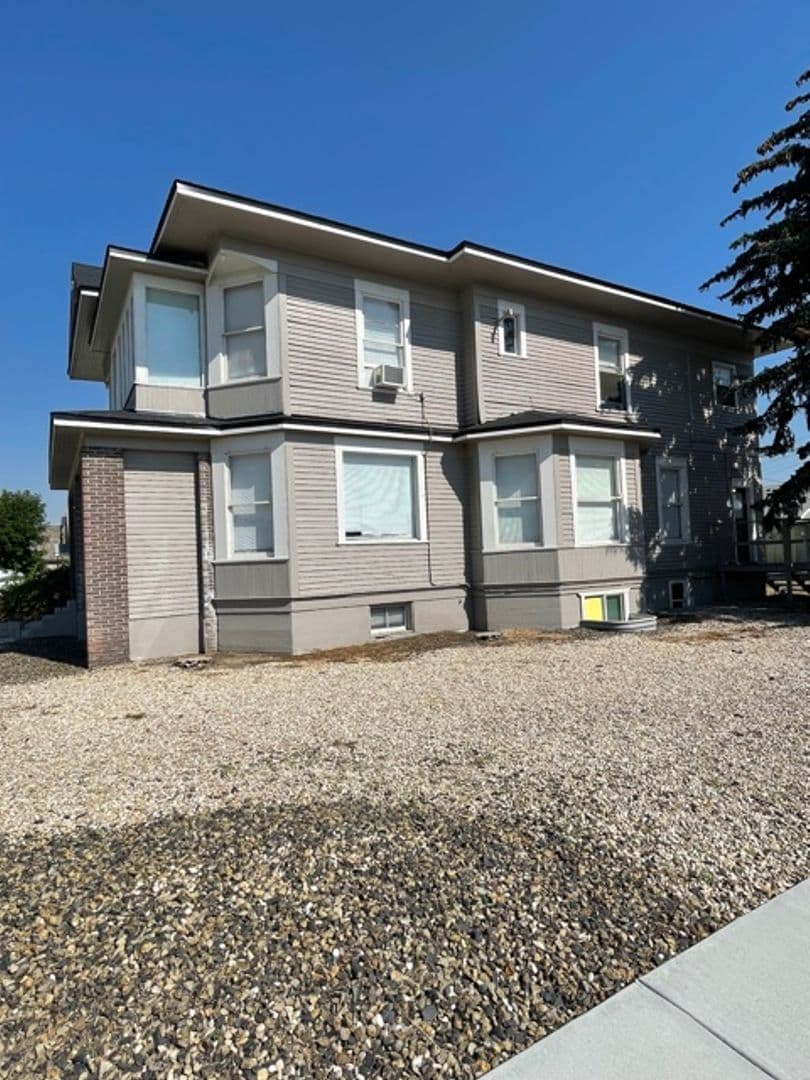 Caldwell Apartment: 321 Blaine St.