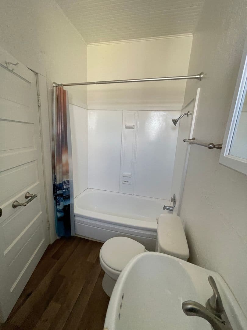 Caldwell Apartment: 321 Blaine St.