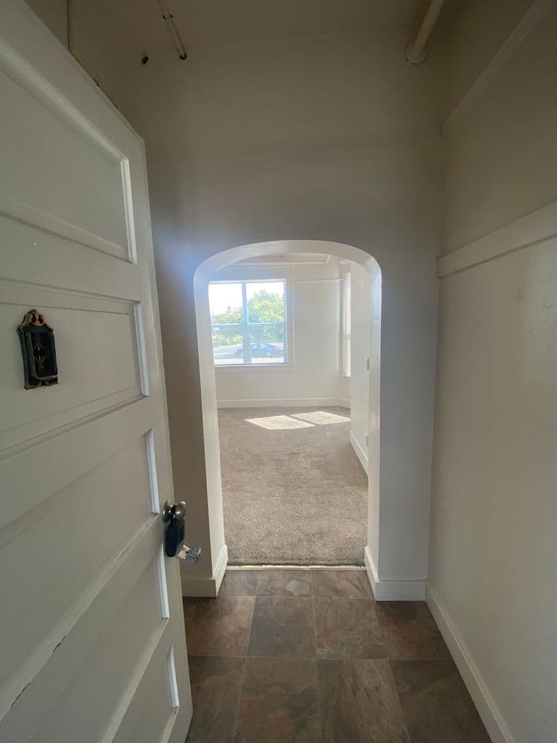 Caldwell Apartment: 321 Blaine St.
