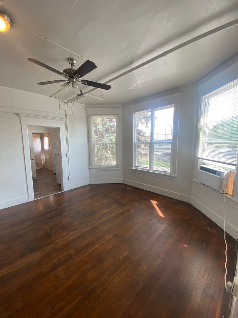Caldwell Apartment: 321 Blaine St.