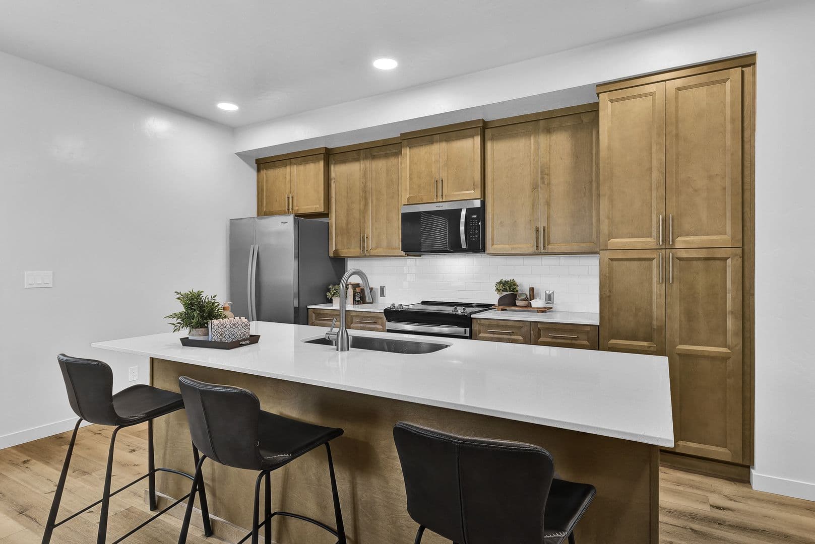 Meridian Apartment: 4077 S Lone Pine Way