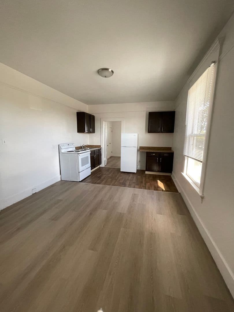 Caldwell Apartment: 321 Blaine St.
