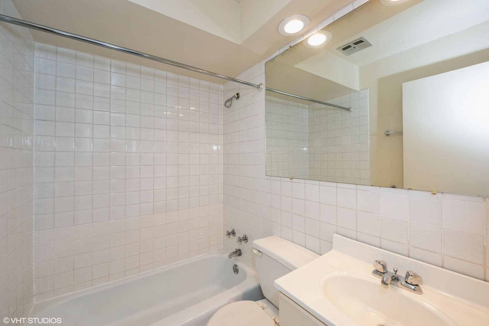 Chicago Apartment: 525 W. Deming Place