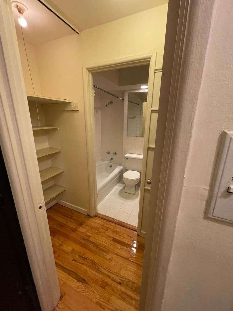 Chicago Apartment: 421-31 W. Barry